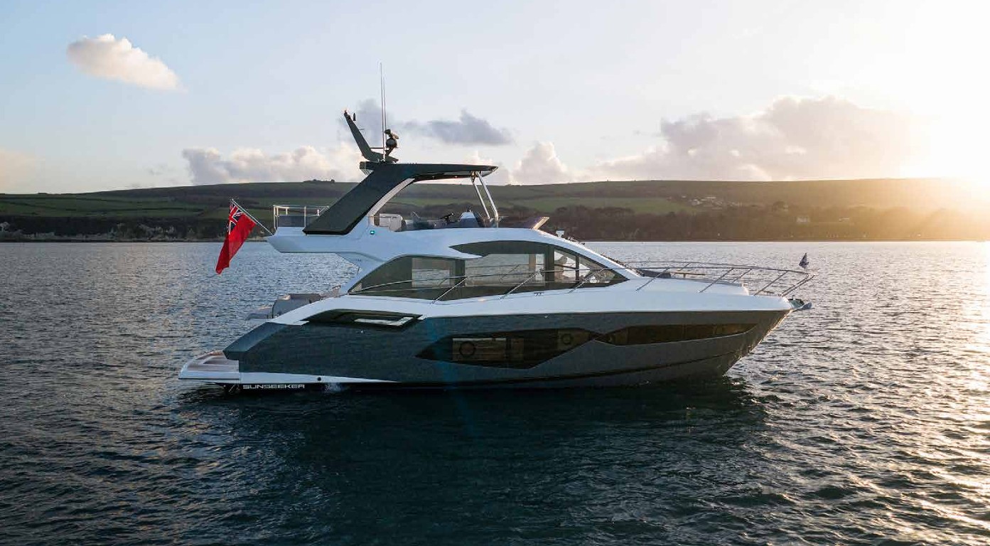 Sunseeker Manhattan 56 exterior, side view