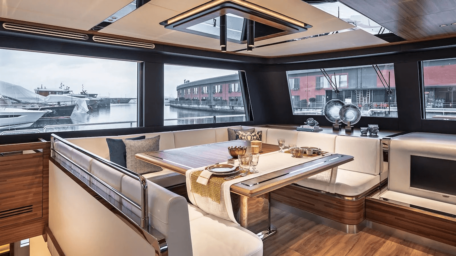 VisionF E-Cat 80 series semi-custom Atraversia dining