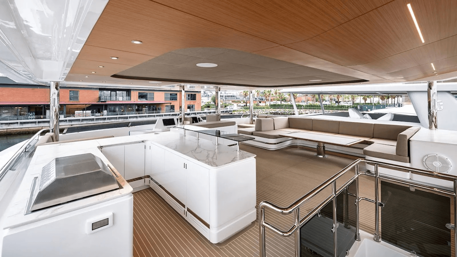 VisionF E-Cat 80 series semi-custom Atraversia flybridge