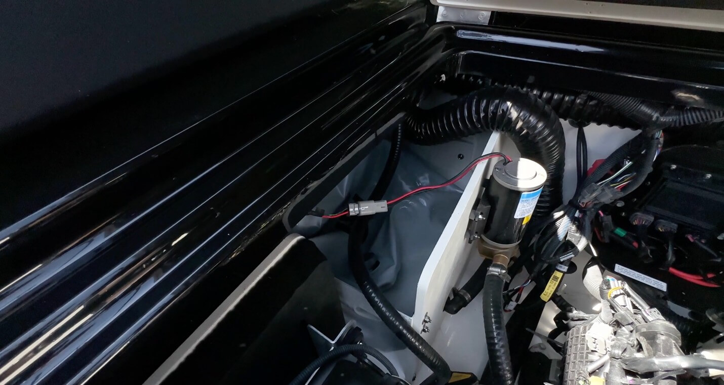 Lifting up the transom seat allows access to the machinery space.