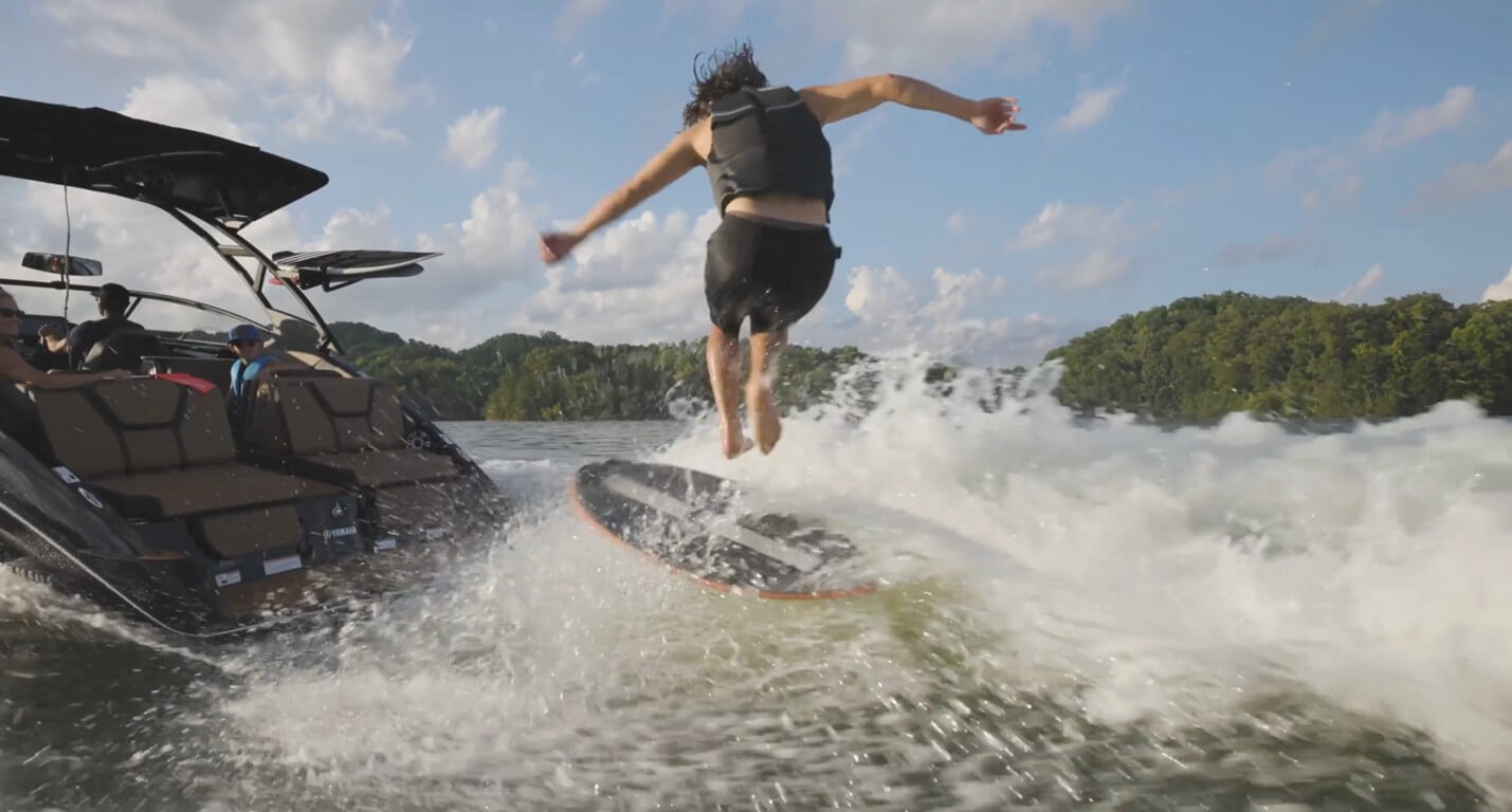 Wakeboarding with the Yamaha 255XD