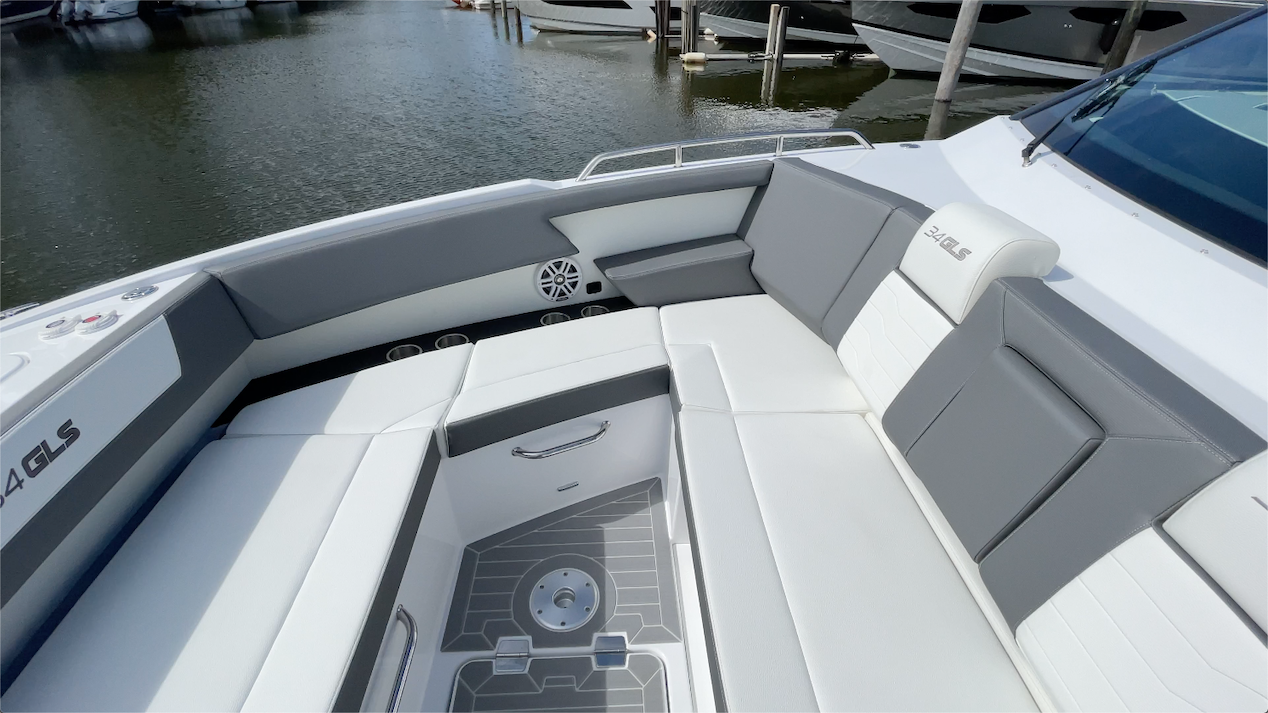 Cruisers Yachts 34 GLS Bow Seating