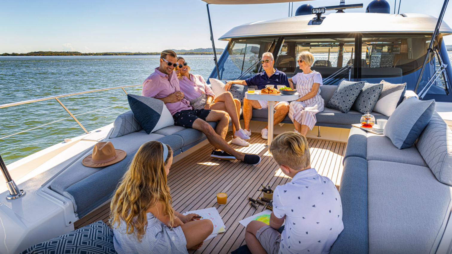 Riviera 645 SUV, bow seating, family