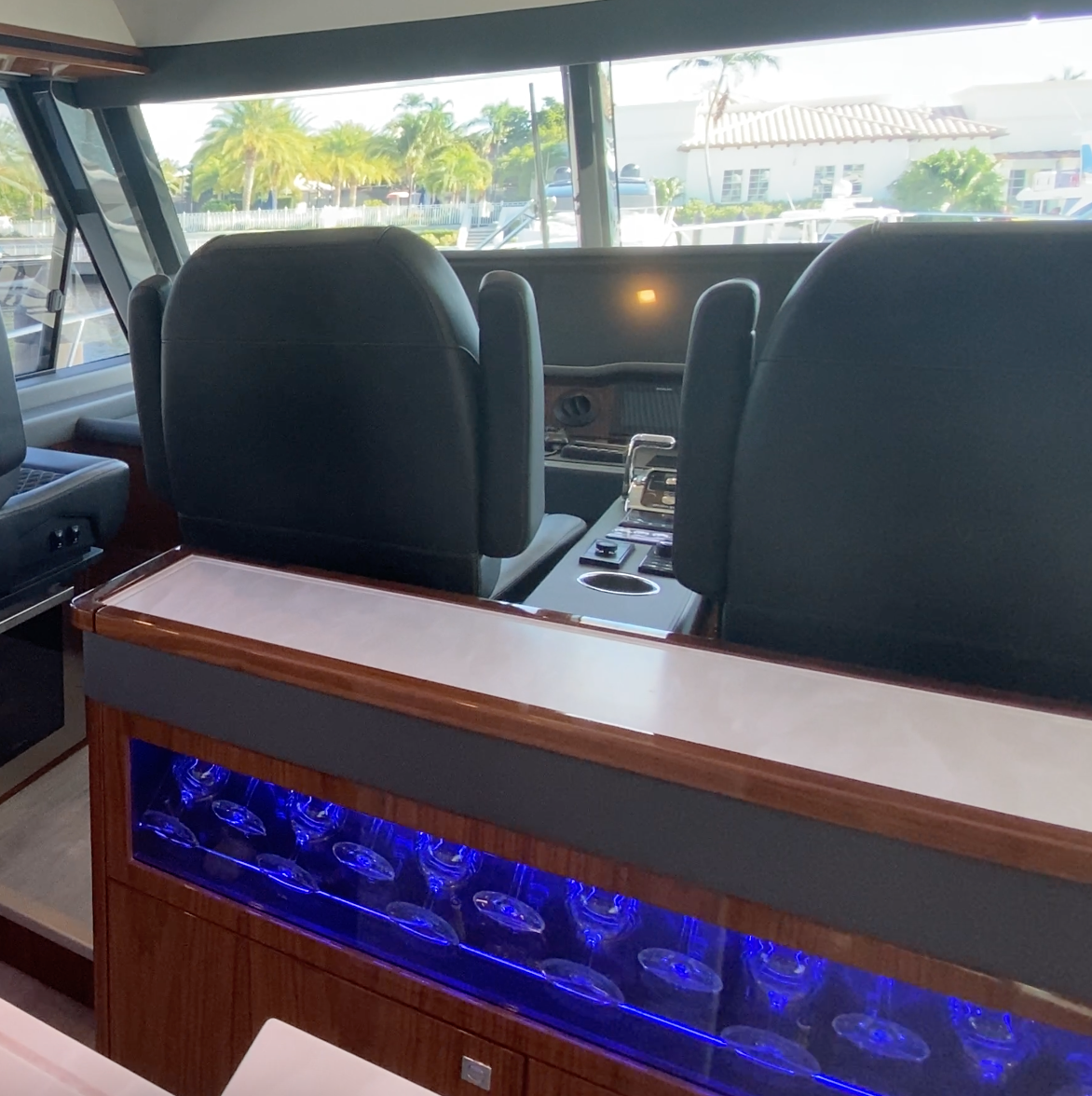 Riviera 645 SUV, stemware, storage, martini glasses