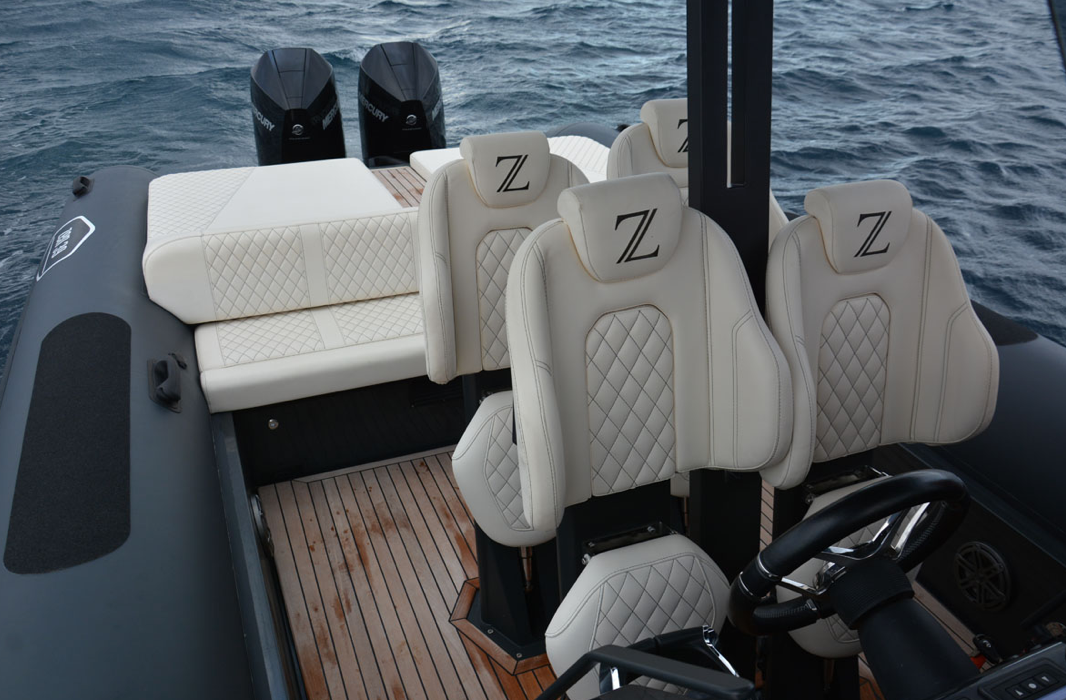 Zen 39 Helm seats, DAIS Inox shock absorbing seats