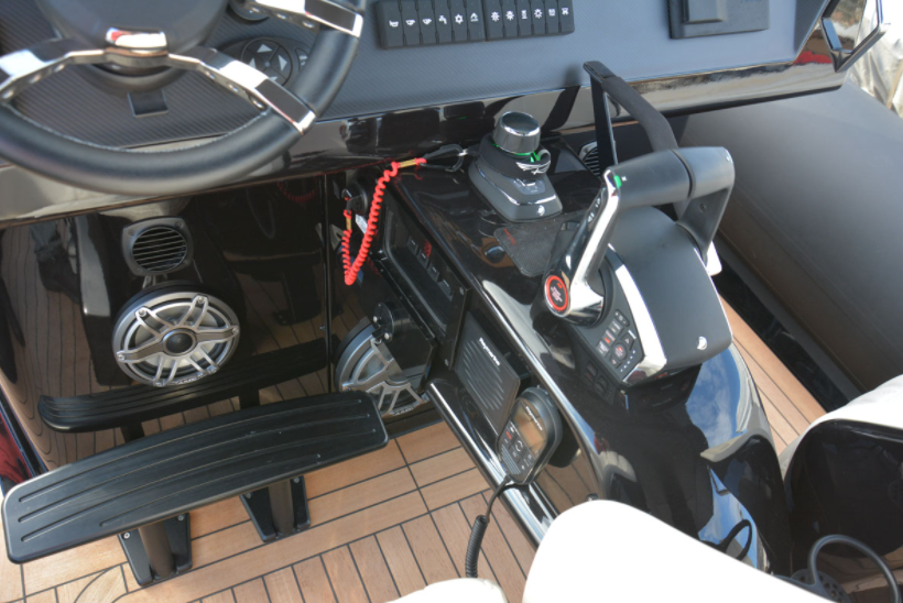 Venom 44 controls, digital throttle and shift, Mercury joystick
