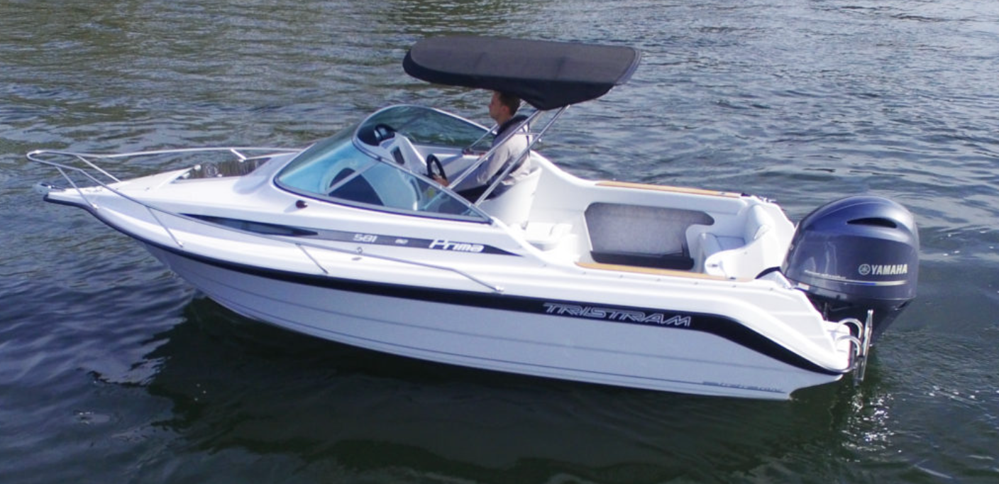 low-profile walkaround boat, single-engine outboard boat
