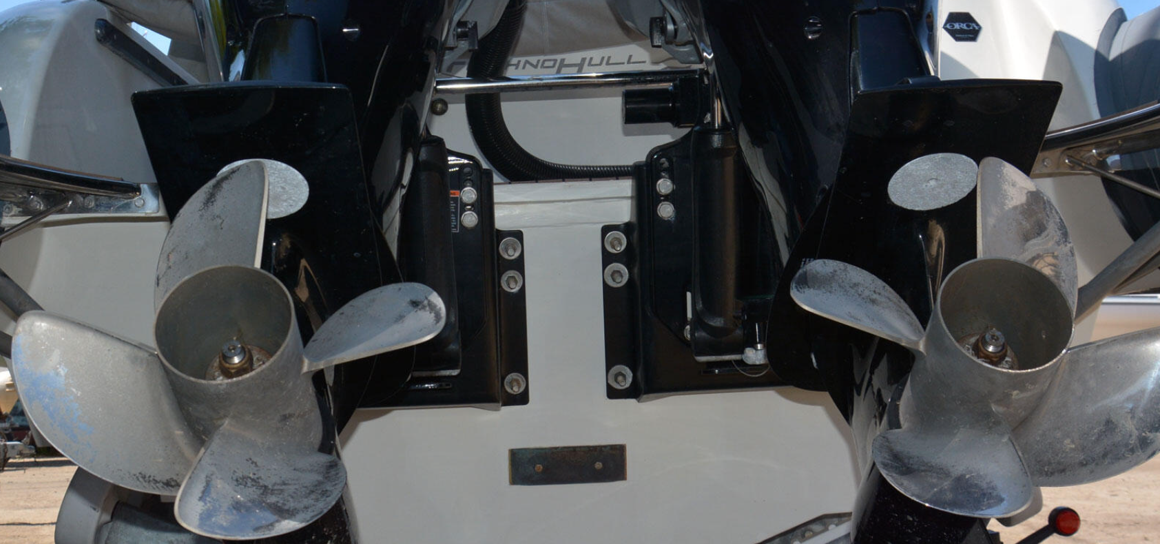 Twin outboards, transom, tiebar, sacrifical anodes