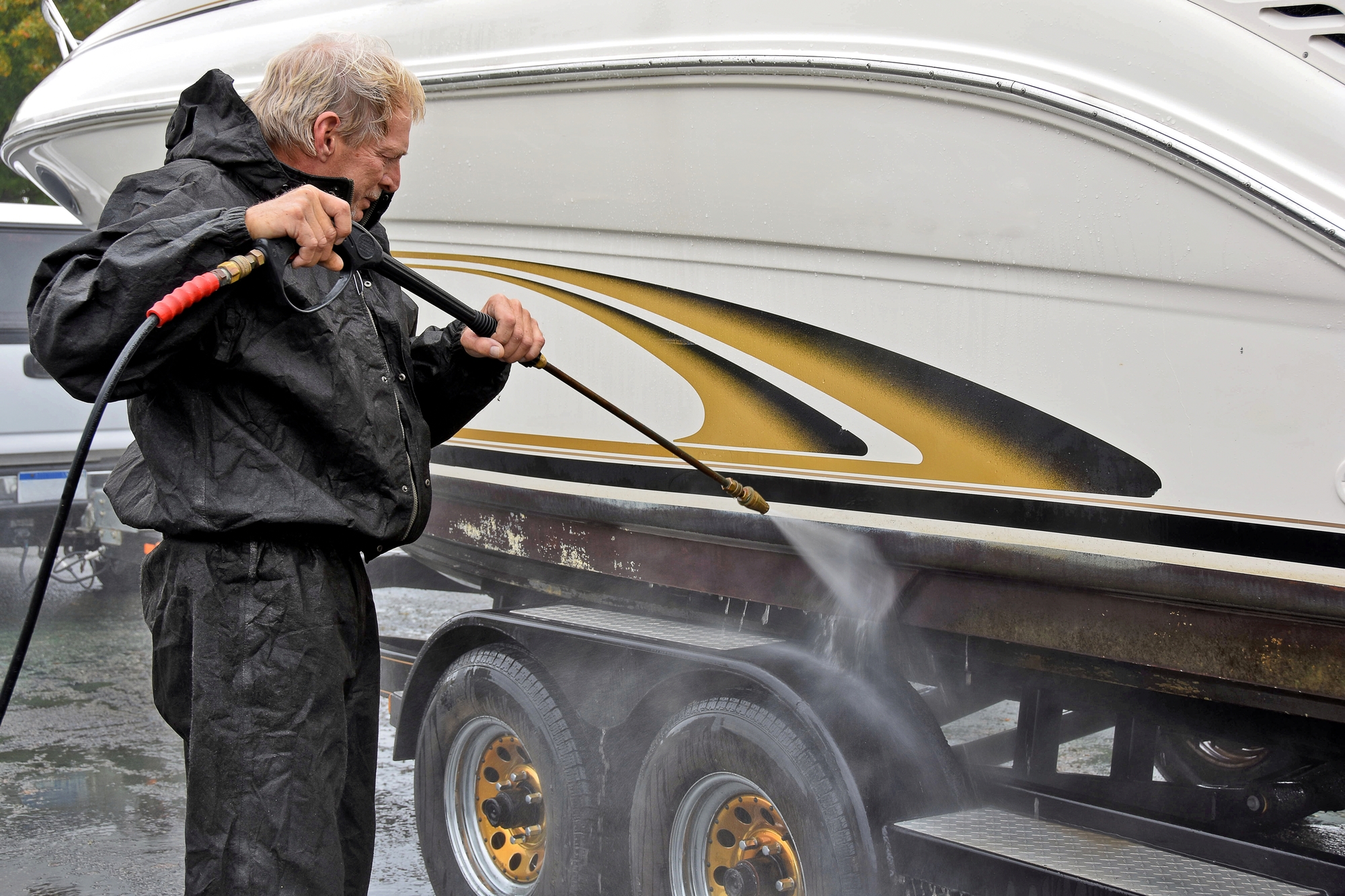 pressure washing a boat hull, cleaning a boat