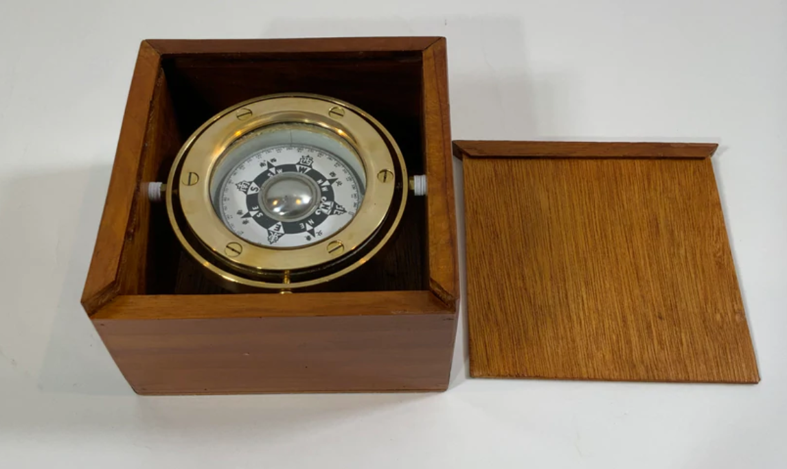 compass in a box, sailing compass