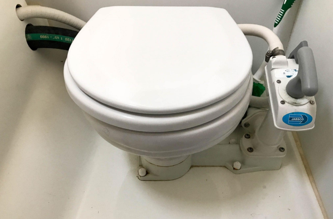 Marine toilet, head compartment