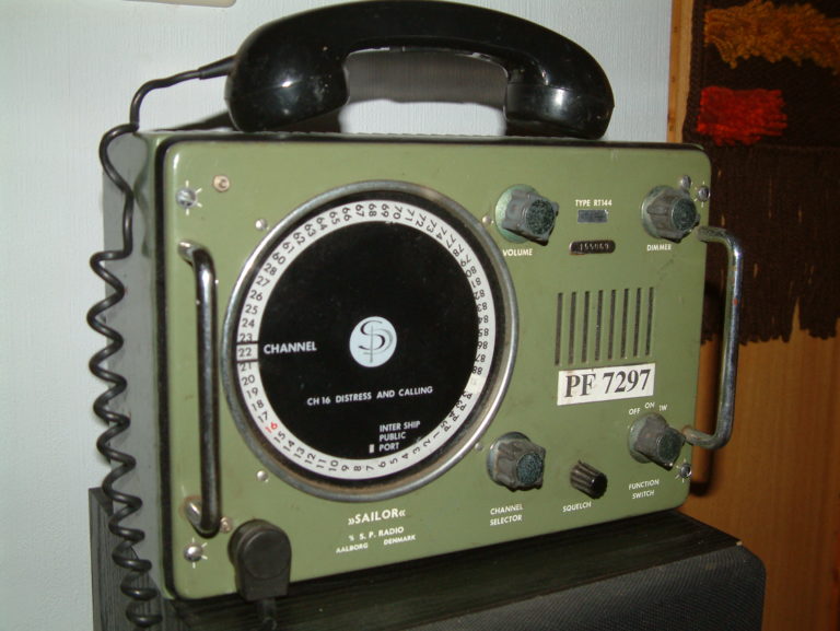 antique VHF radio, old-school VHF radio