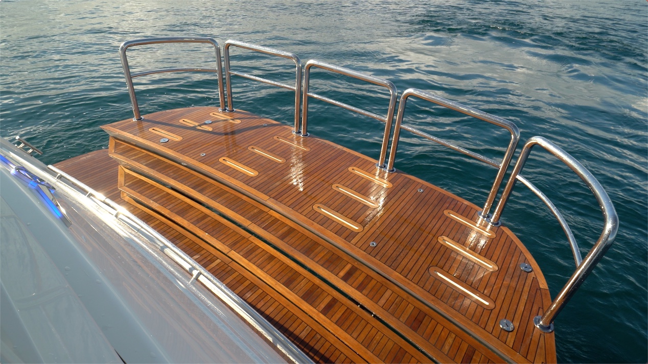 Riviera 78 Motor yacht