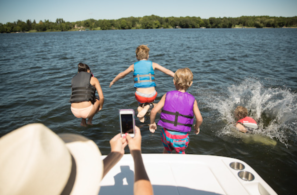 Recreational boating, Buyer's Guide, Choosing the best boat, Family boating