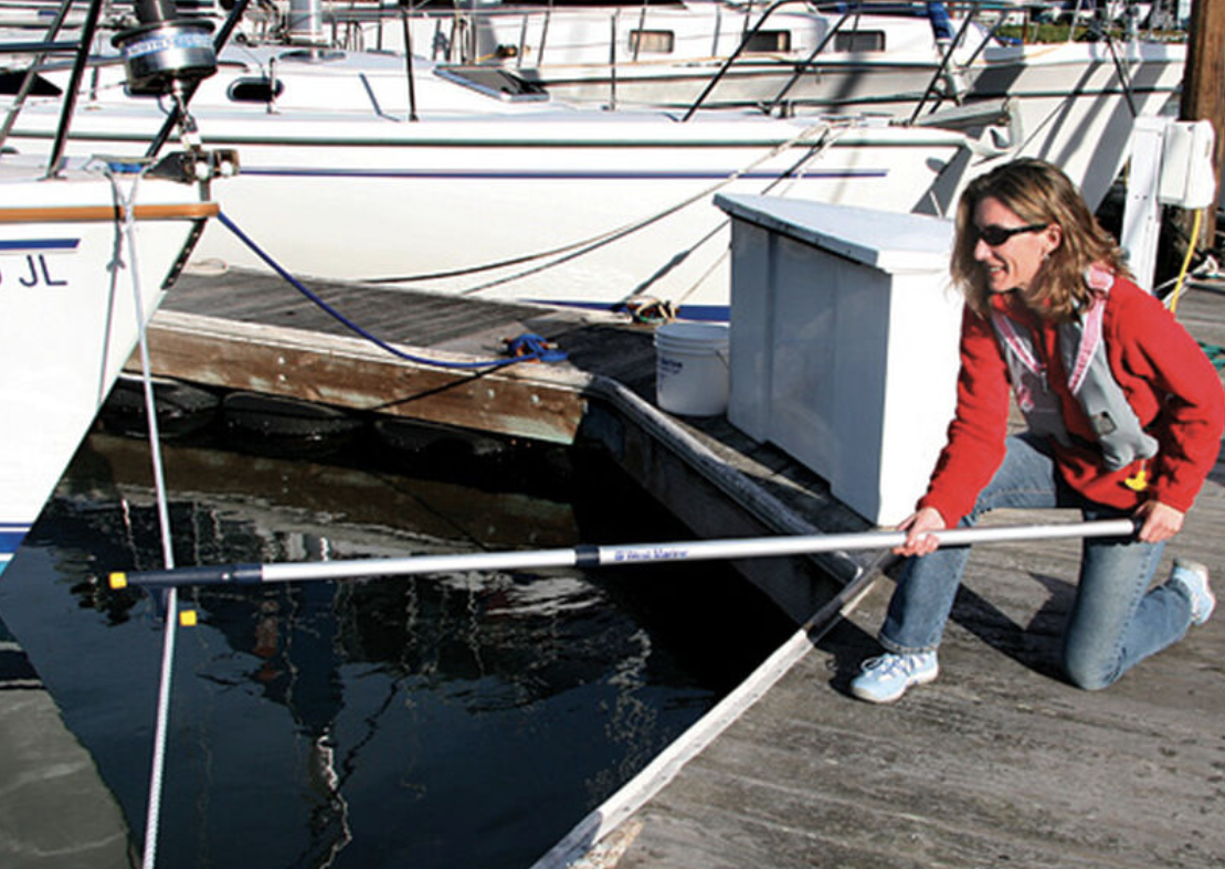 Cleaning your boat, maintenance, discover boating, telescoping boat hook, hull care