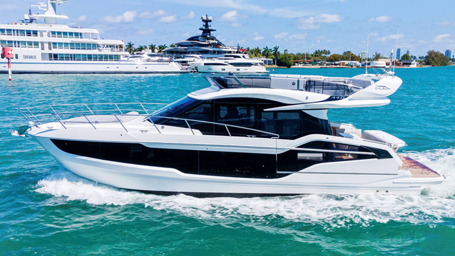 Profile of the Galeon 440 Fly