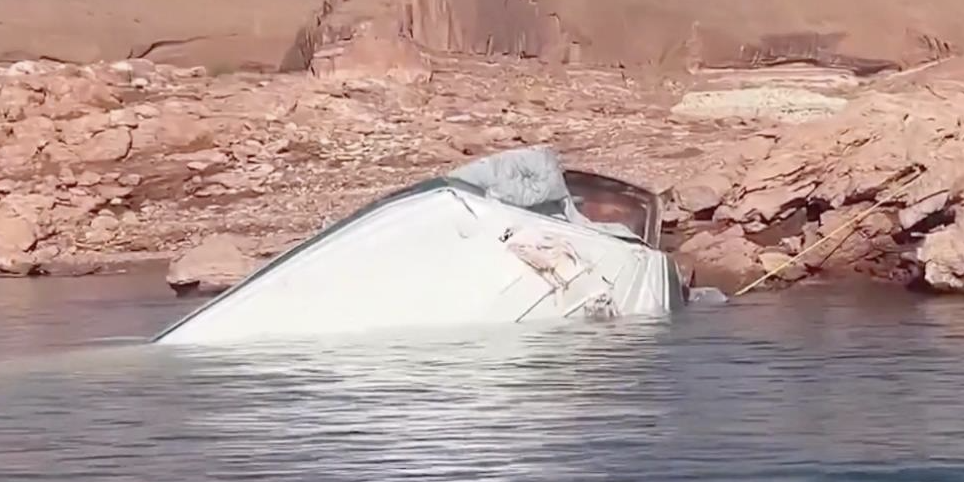 Accidents, Boat Wrecks, MOB, Crew Save, USCG, Sailors Stranded, Left at Sea