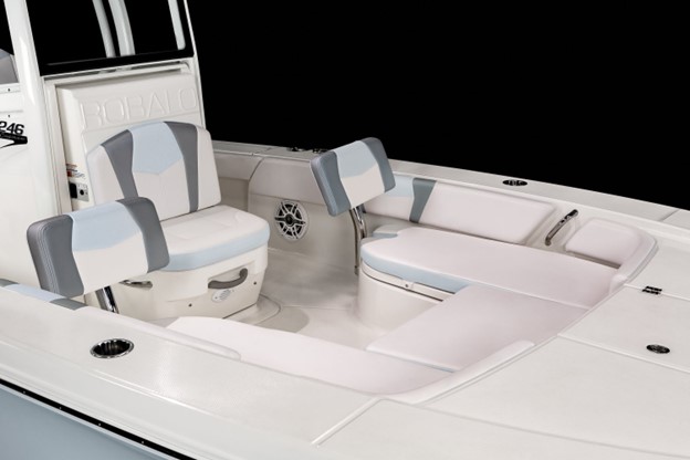 Robalo 246 Cayman bow backrests