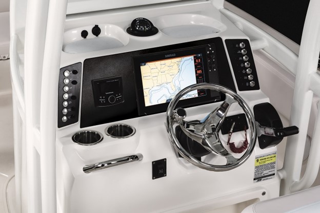 Robalo 246 Cayman kill lanyard to the left of the throttle control