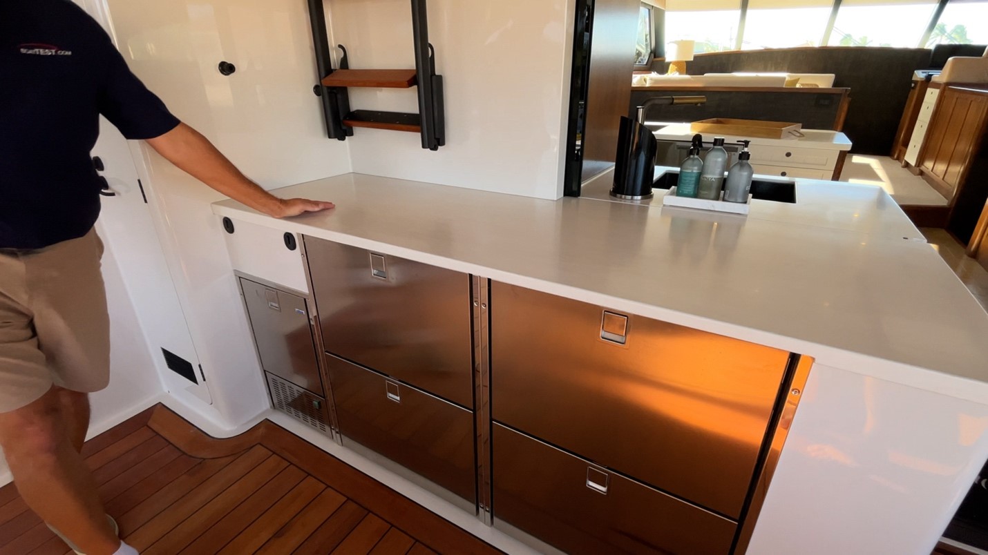 Valder Yachts, The Keys - Four refrigeration drawers and icemaker in cockpit bar