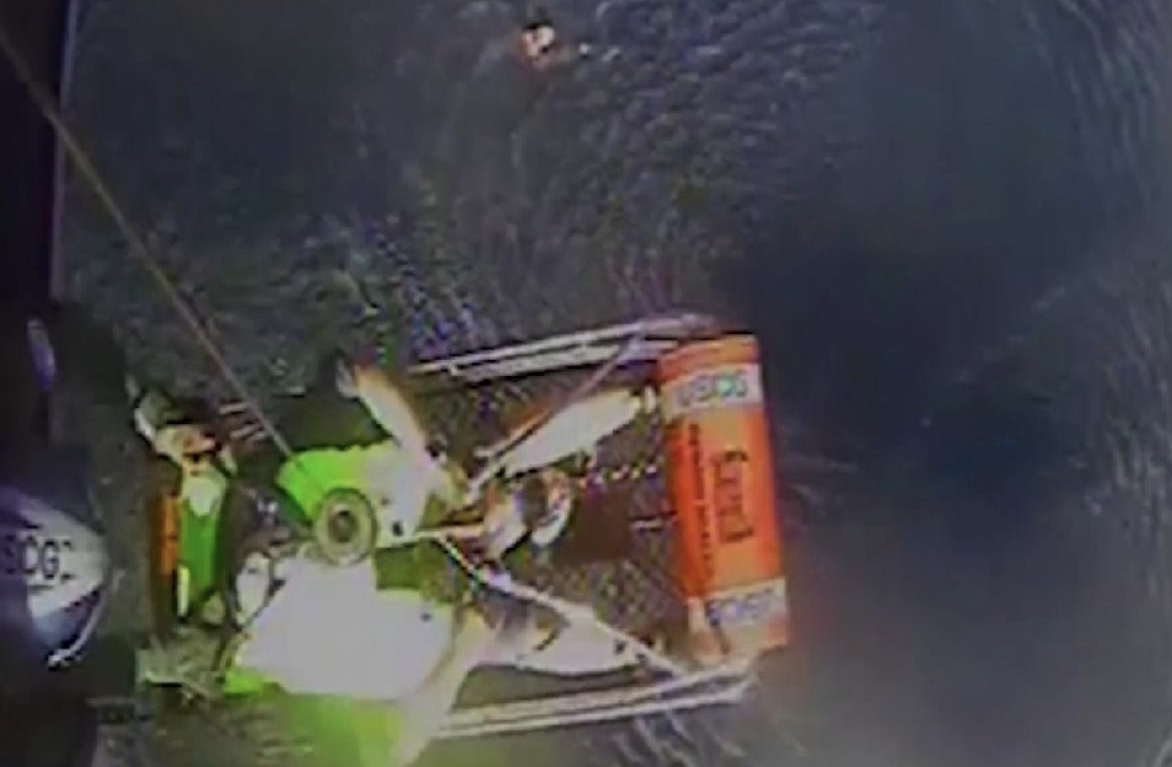 Accidents, Boat Wrecks, MOB, Crew Save, USCG, Sailors Stranded, Left at Sea