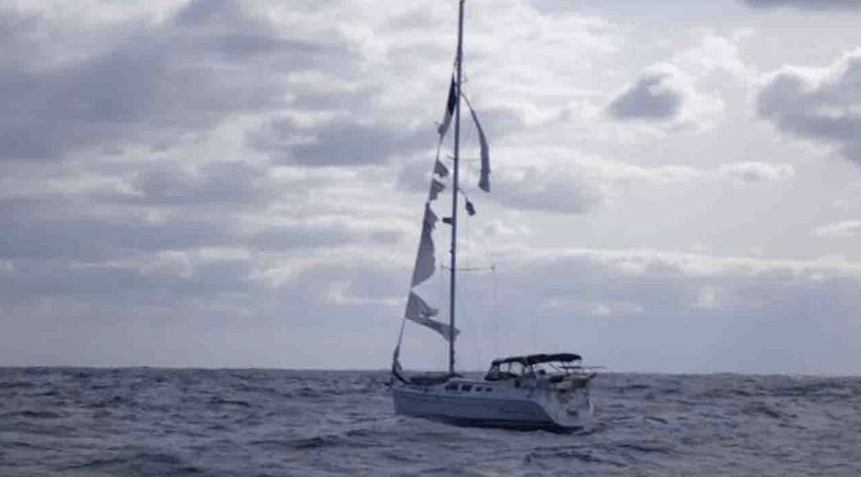 Accidents, Boat Wrecks, MOB, Crew Save, USCG, Sailors Stranded, Left at Sea