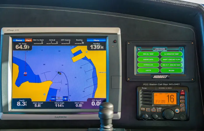 Monitoring system at boats helm
