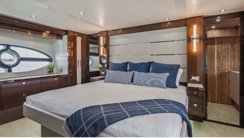 Neptunus 750SL master stateroom