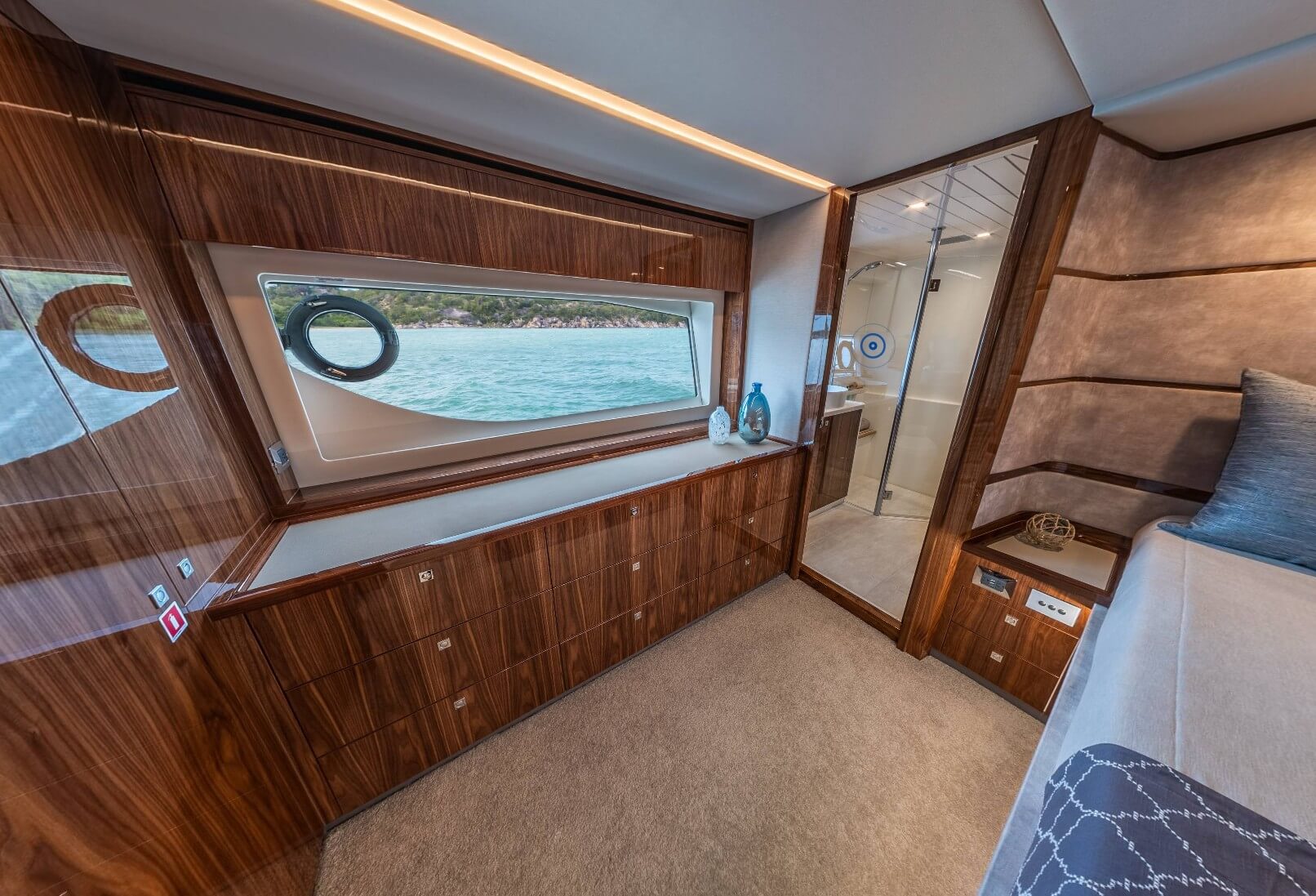 Strage in the master cabin