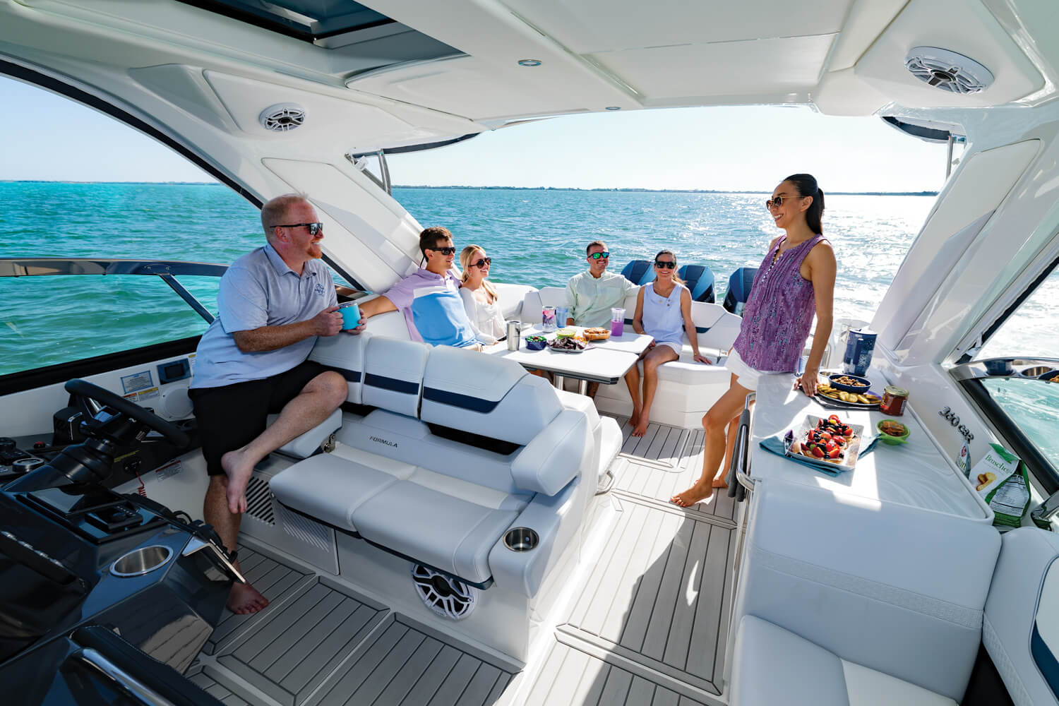 Formula 360 CBR OB owners and guests enjoying a meal