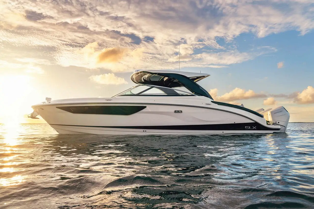 slx-360-sea-ray-exterior-shot 