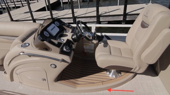 12 Important Things to Look for in a Pontoon Boat helm