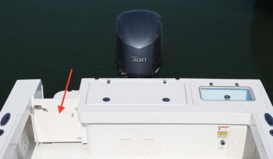 12 Important Features in a Center Console transom door
