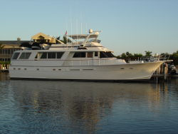 Hatteras 72 Motor Yacht