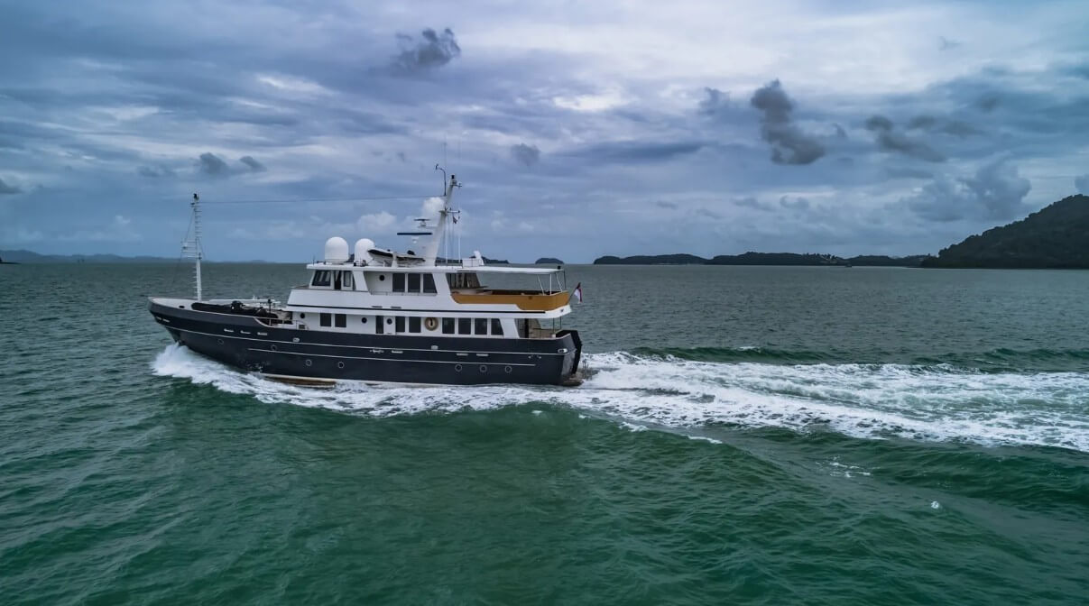 Jimmy Buffetts 28M Explorer Yacht