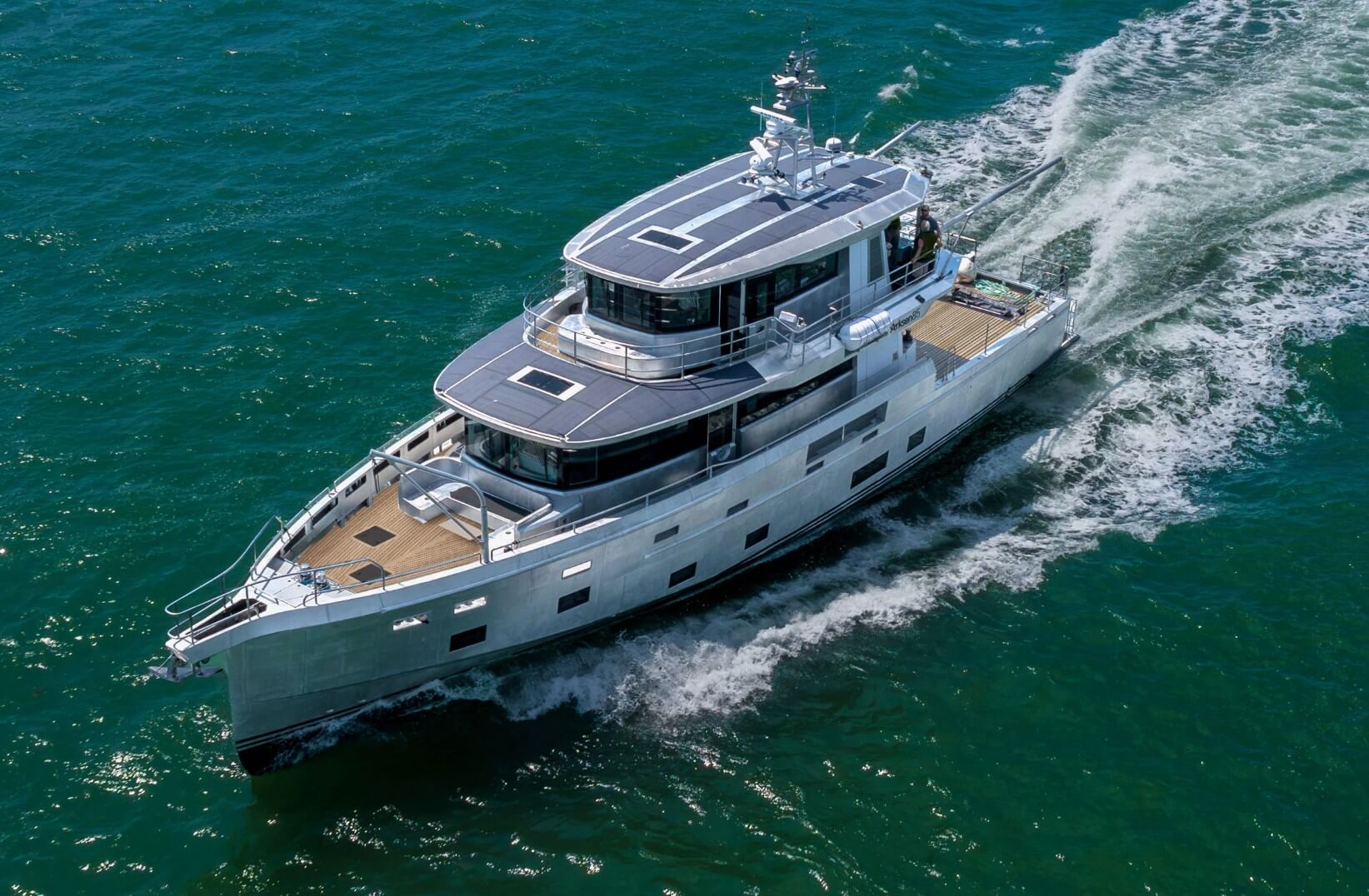 Arksen 85 Crusing on open water