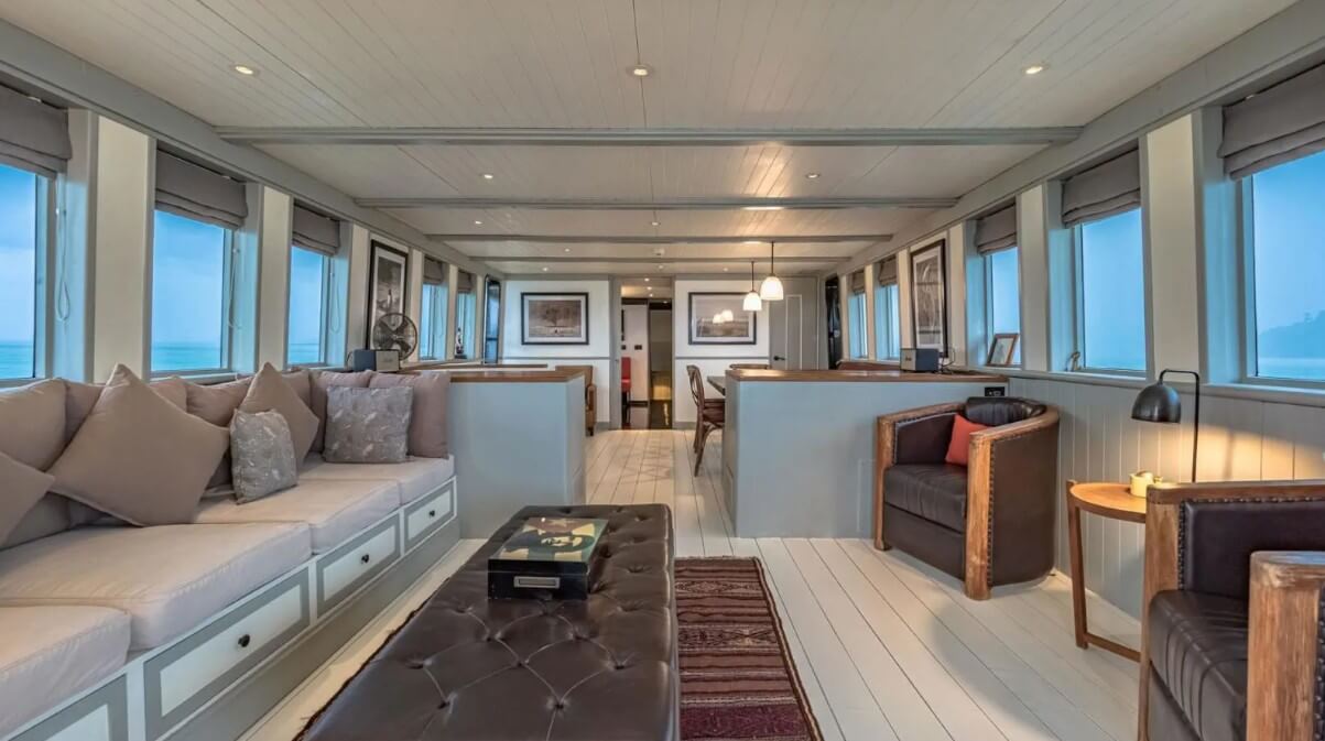 Birds eye view of a 28M Explorer yacht