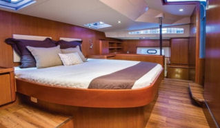Aquila 44 Interior