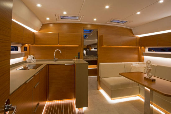 Bavaria Sport 450 Coupe galley