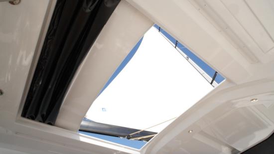 Beneteau Oceanis Yacht 62 sun roof