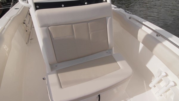 Boston Whaler 230 Outrage console seat