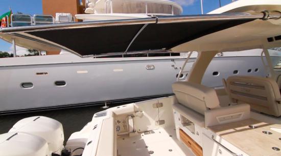 Boston Whaler 350 Realm awning