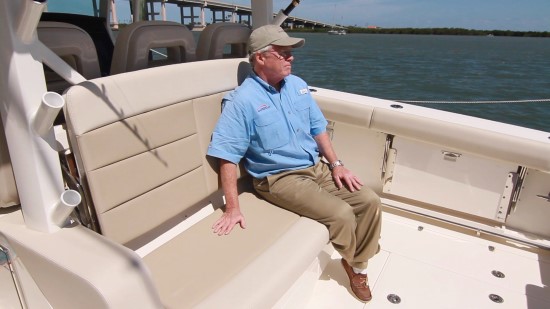Boston Whaler 380 Outrage aft facing seat