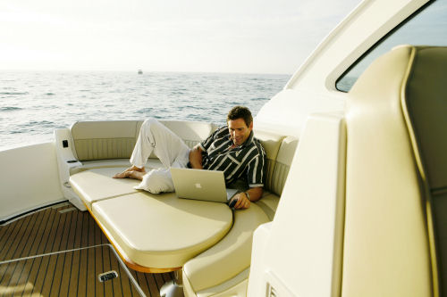 Cruisers Yachts 520 Sports Coupe