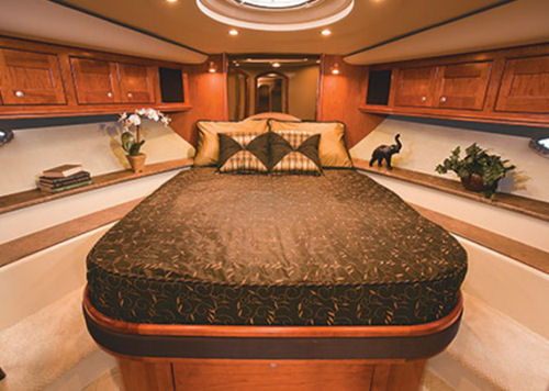 Cruisers Yachts 560 Express 