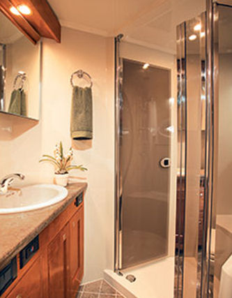 Cruisers Yachts 560 Express 