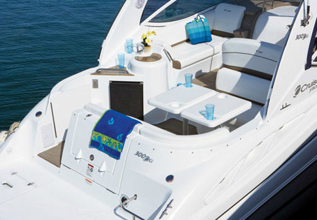 Cruisers Yachts 300 Express