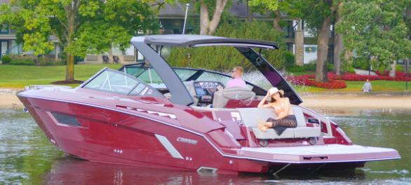 Cruisers Yachts 338 Bow Rider