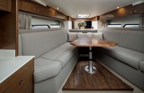 Cruisers Yachts 390 Express Coupe