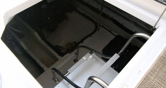 Cruisers Yachts 390 Express Coupe engine stairs
